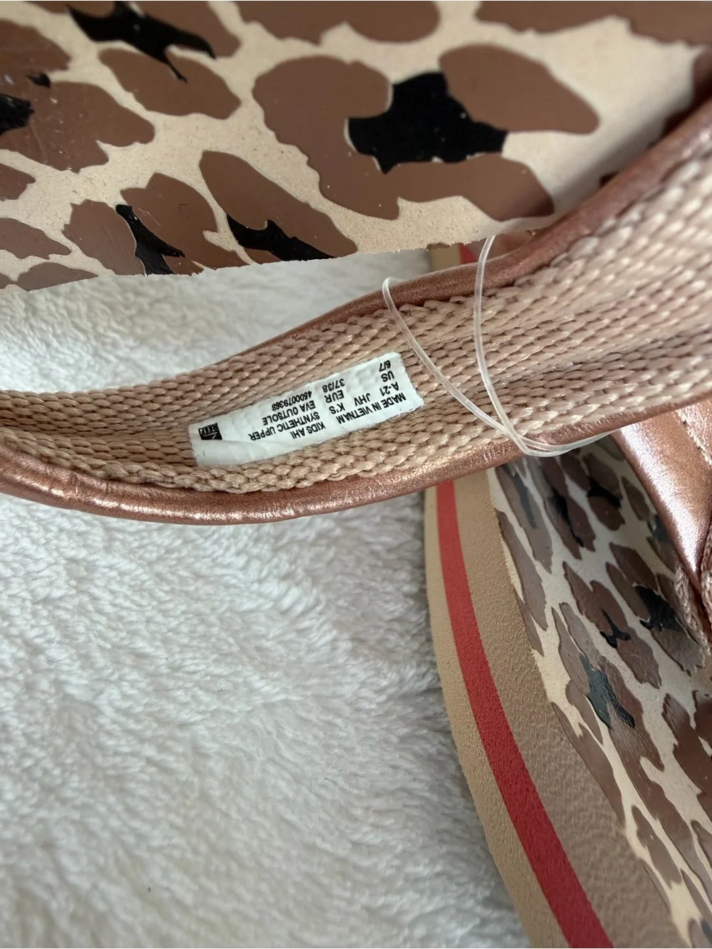 Reef Ahi Cheetah Flip Flops Kids Size 6/7 NWT